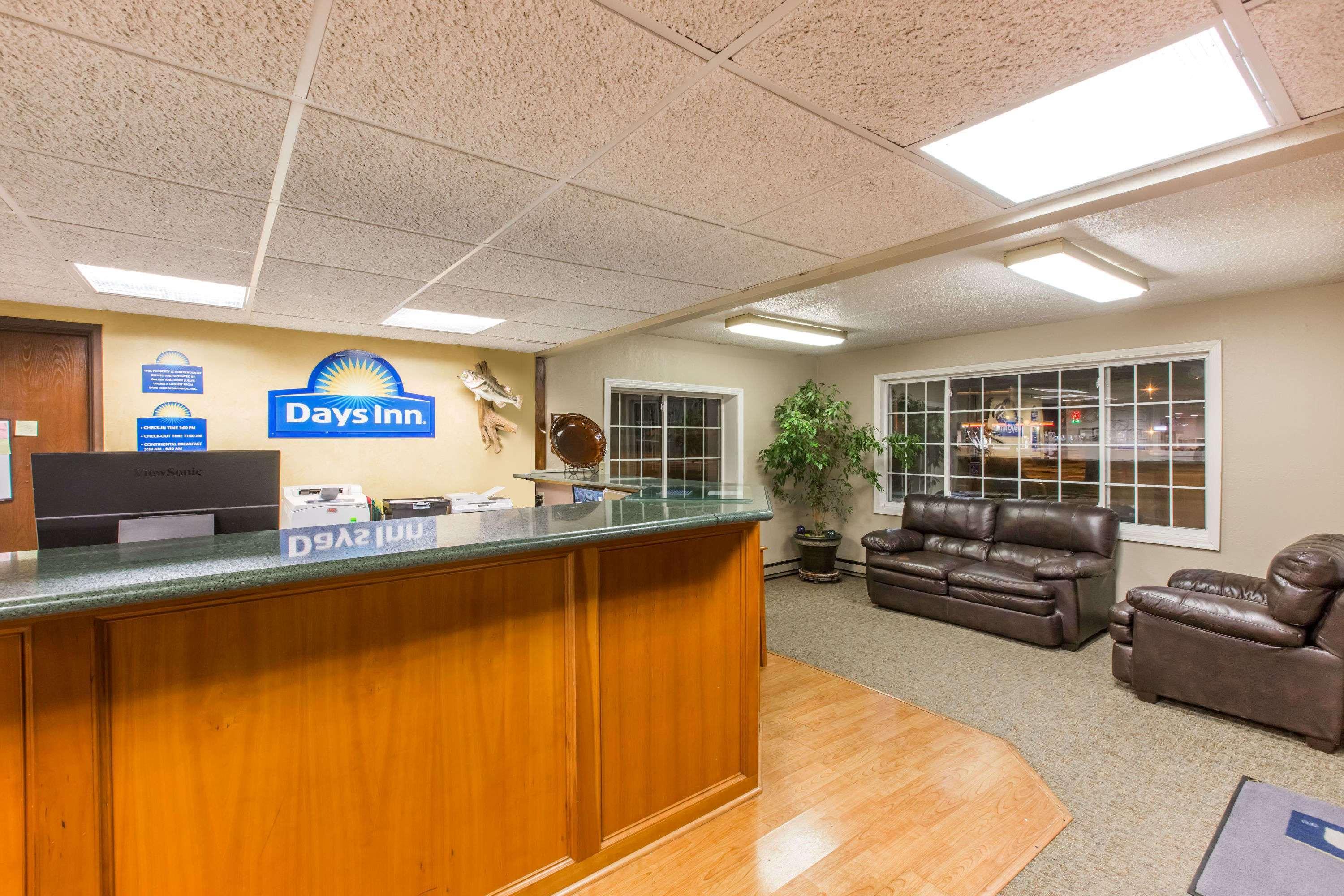 Days Inn by Wyndham Pierre Exterior foto