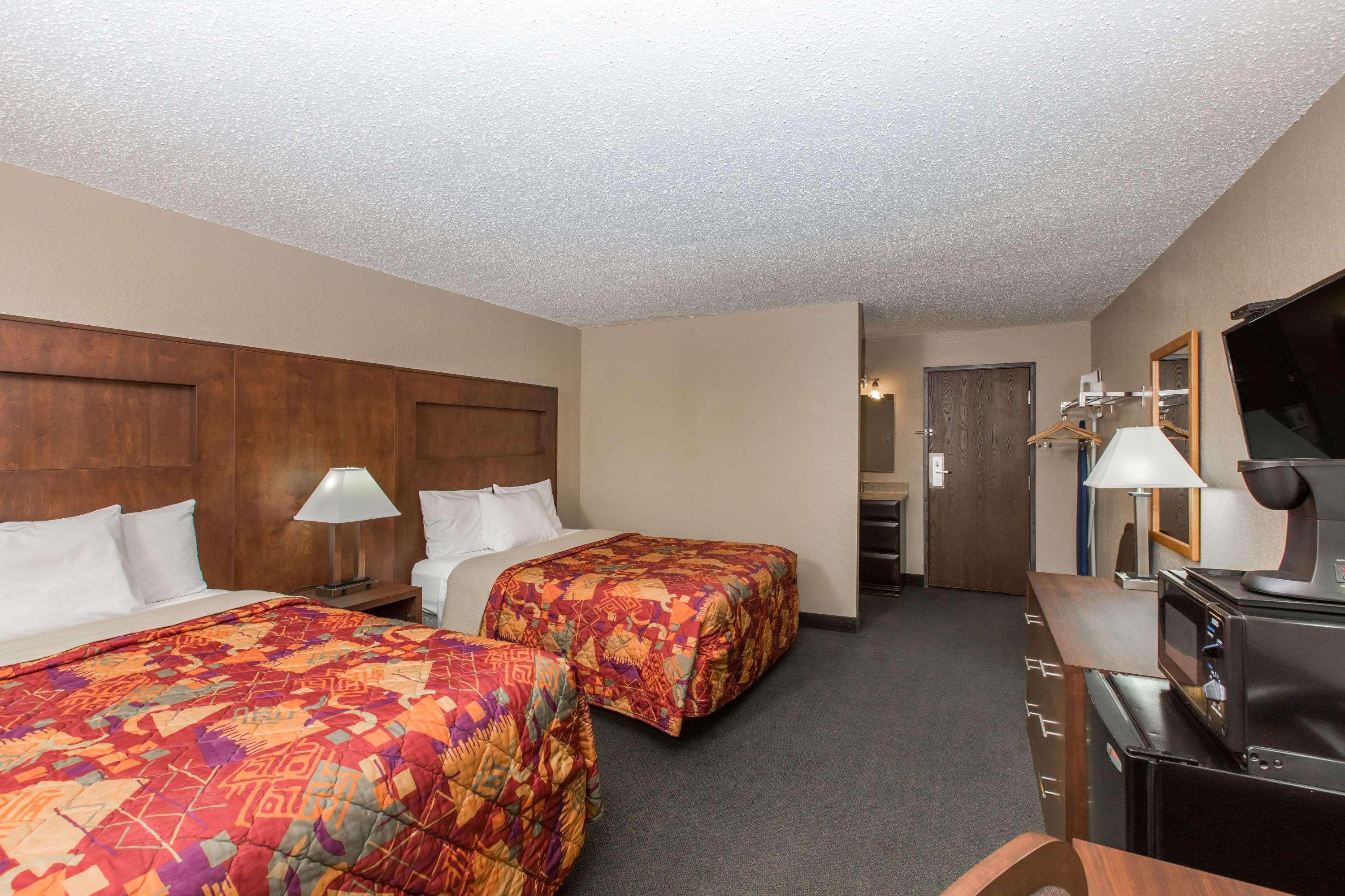 Days Inn by Wyndham Pierre Exterior foto