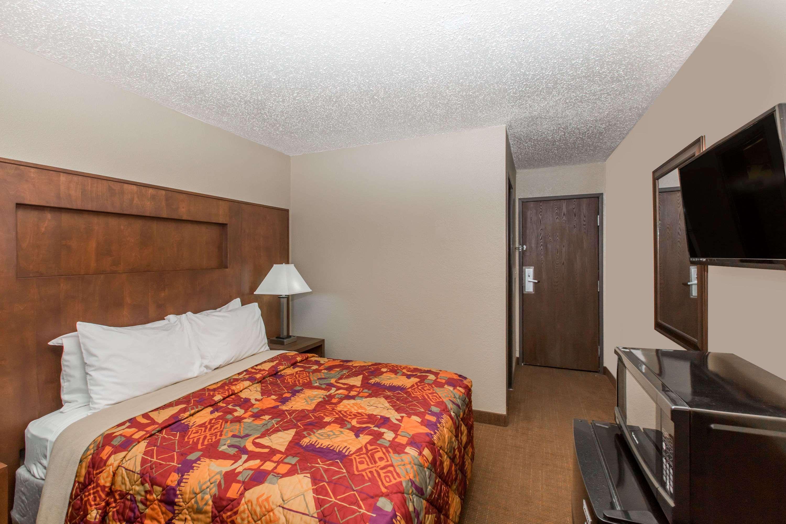 Days Inn by Wyndham Pierre Exterior foto