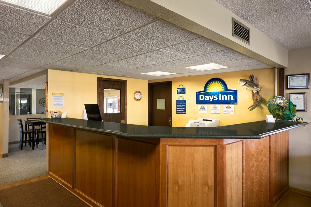 Days Inn by Wyndham Pierre Exterior foto